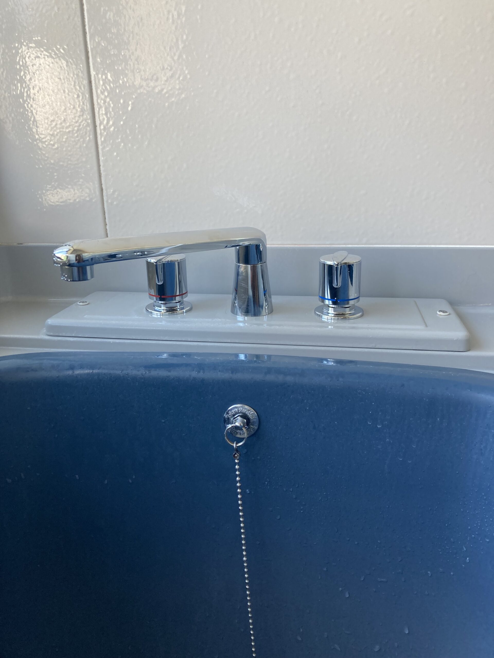 バスルーム水栓取り替え💧