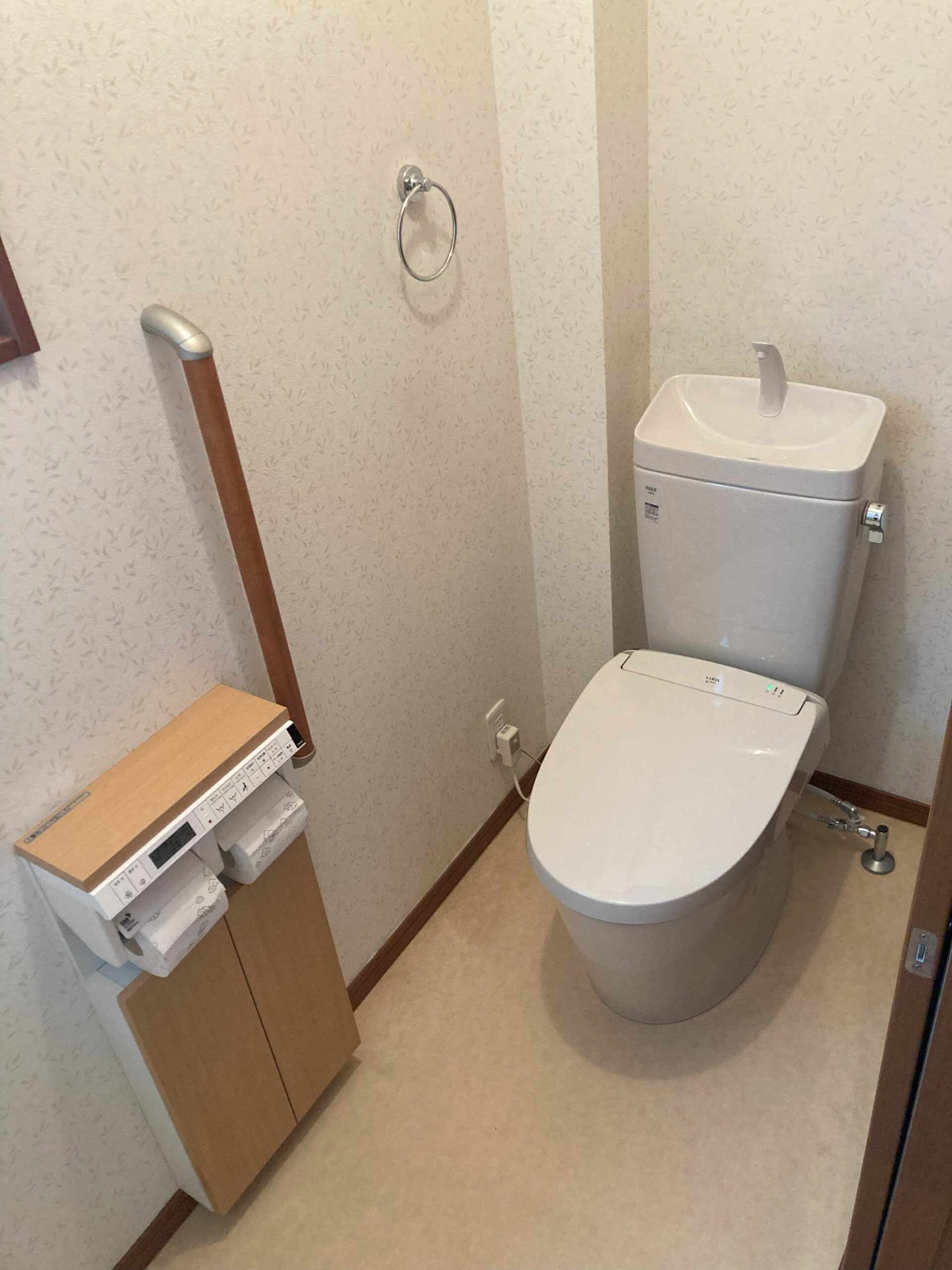 トイレ工事🚽【オシャレなインテリアリモコンはそのままに便器を一新しました】