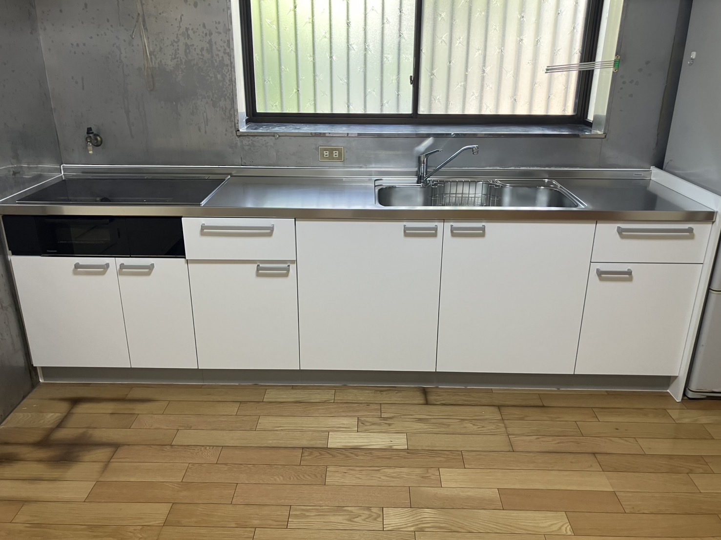 白いシステムキッチンrakueraで新しく❢