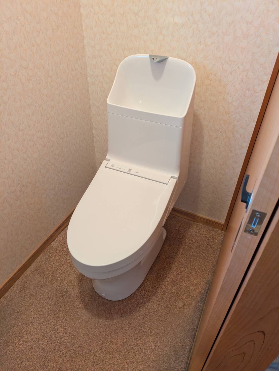 一体型トイレ　TOTO　ZJ1への交換🚽
