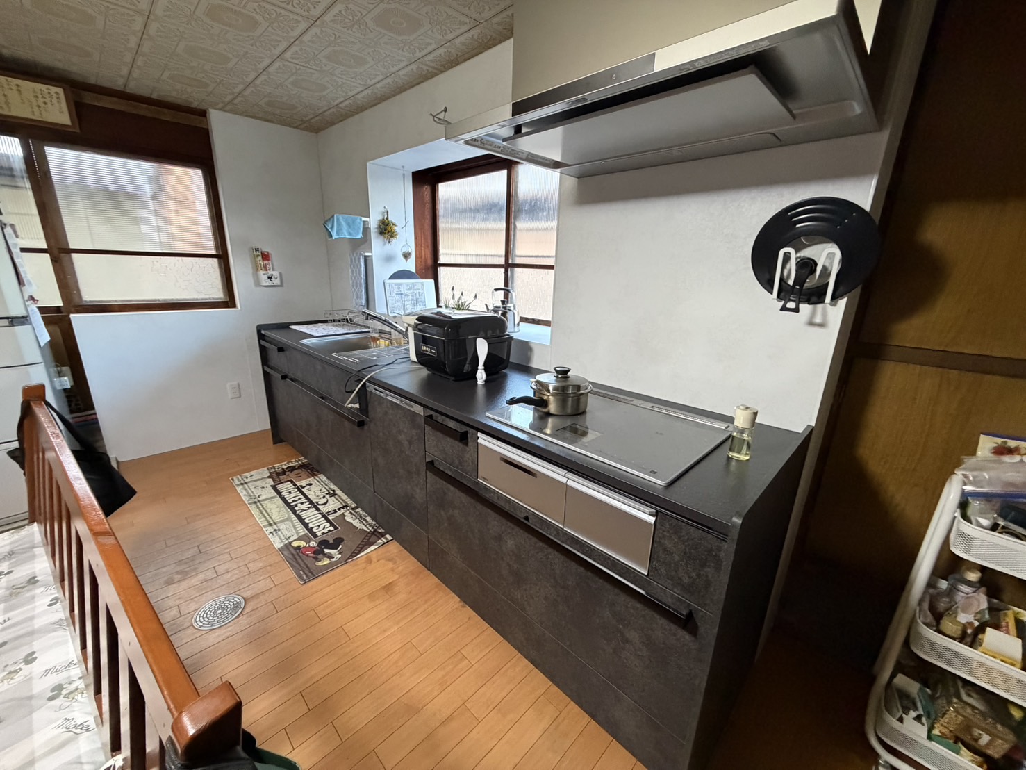 ☆オシャレでシックなキッチンに取替え☆