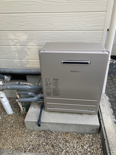 据置タイプのガス給湯器♨