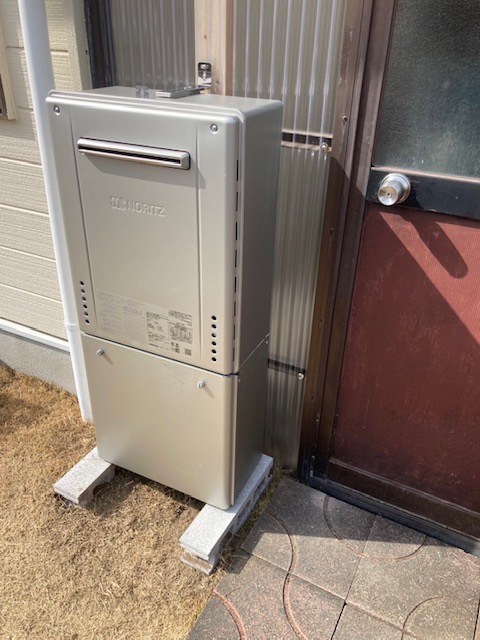 ☆ガス給湯器取替と波板張替工事☆