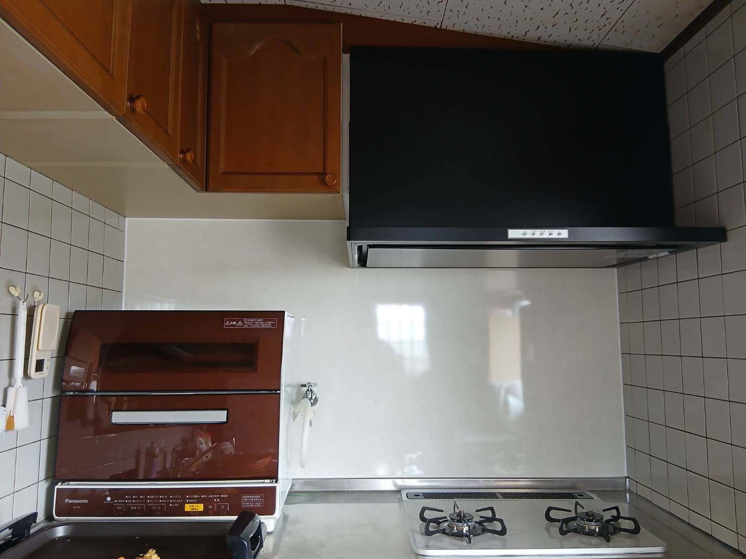 【ビルトインコンロ・ レンジフード ・フード前タイルからキッチンパネルへ張り替え】