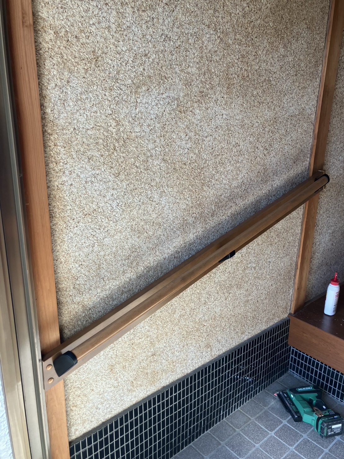 蝶番取替・手すり2箇所取り付け工事